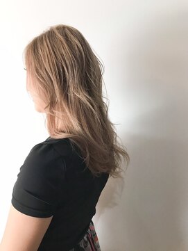 ビーブラッシュ(B.Brush) ブリーチオンカラー×ベージュ