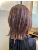 外ハネ切りっぱなしミディアムボブ