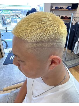 アダリル 川越(aDALil) 金髪×フェード×ボウズ×バリアート