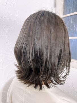 ネオリーブ シュシュ 神保町店(Neolive susu) くびれレイヤーカット、アッシュベージュ、ハイライト