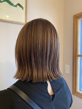 トレパルッキエーレ(tre parrucchiere) 切りっぱなしボブ×ラベンダーアッシュ