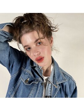 バンミー(BUNMEE) 明るめブラウン×くせ毛風スタイリング