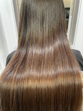 エスカーラ 表参道(THE ESCALA) @aidaman321 髪質改善/髪質改善縮毛矯正/髪質改善トリートメント