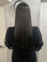 デューヘアー(due hair)&nbsp;アッシュカラー/髪質改善サラ艶ロング【due hair 砂川 翔】