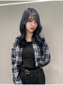 くすみブルーカラーで馴染ませ可愛いスタイル