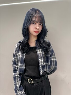 ジェム(GEM) くすみブルーカラーで馴染ませ可愛いスタイル