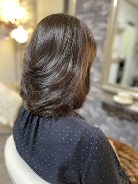 サロネ ディ ルッソ シトミーレ(salone di lusso シトミーレ) シャギーレイヤーボブ