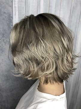 ヘアサロン アティリー(Hair Salon Attirer) 西梅田/ボブ/グレーベージュ/白髪ぼかし/ハイライト/ベージュ