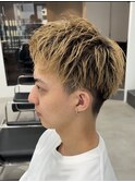 束感ショートレイヤー　刈り上げ　アップバング