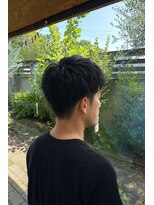 テントヘアー(tent hair) 大人っぽさを引き出す、程よく長めのメンズカット