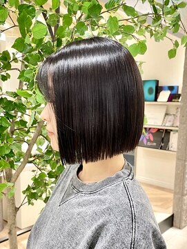 ジ オスカー(THE OSCAR) 艶髪ミニボブ