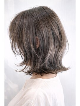 マニコ(manico) 外ハネウルフボブ