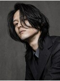センターパート×ニュアンスパーマ×メンズロングウルフ