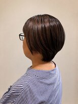 ウミト(Umito)&nbsp;ブラウンハイライト×丸みショートボブ