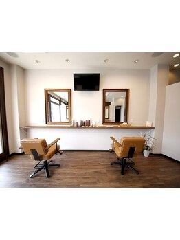 髪の悩みを丁寧にカウンセリングするので、初めての方でも肩の力を抜いて気軽に通えます。