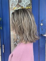 キキ(kiki)&nbsp;【sae】新色ホワイティグレージュ×ハイライト☆