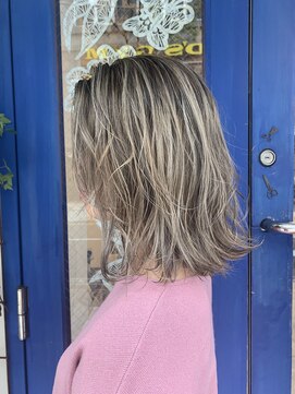 キキ(kiki) 【sae】新色ホワイティグレージュ×ハイライト☆