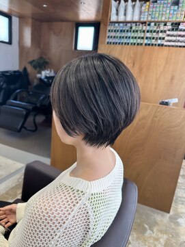 イロ(iro) 短めショートボブ/レイヤーカット/オリーブブラウン