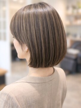 ビューティースペースラルジュヘアー(Beauty Space Large hair) ショート レイヤーカット 暗髪 アッシュハイライト白髪ぼかし