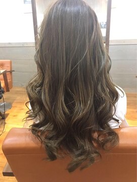 エイル(EIIR) 外国人風エレガントスタイル