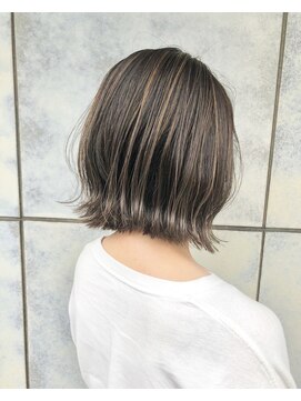 レナークイスト(LENAHC ist) ぱつっとボブ×ハイライトグレージュカラー