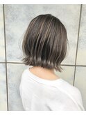 ぱつっとボブ×ハイライトグレージュカラー