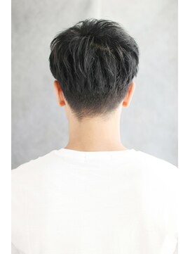 シュシュット(chouchoute) ツイストスパイラルコンマヘアスキンフェードセンターパート/027