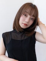 20代30代大人可愛いグレージュカラー斜めバングショートボブ