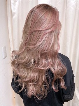 ボイスヘア(voice hair) 巻きで更に映えるピンクハイライト