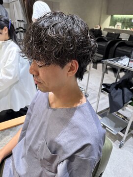 ゼスト リル 新宿(ZEST lill) 塩澤太一 シャドウパーマ くせ毛風 新宿