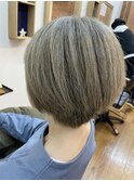 上品さが引き立つ、立体ショートスタイル