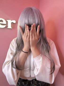 ダズリングディア(Dazzling Deer) ホワイト／シルバー／ハイトーン／ロング／ストレート