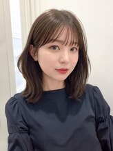 【顔周りカットで“可愛い＆大人っぽい”を自在に演出】