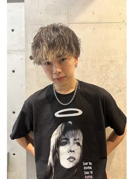 サロンリベルテ(salon Liberte) 学生にも人気◎ショート×ゆるツイスパで軽さUPポイントブリーチ