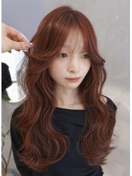 クム(kumu) ◎ブリーチなし暖色カラーで透明感！大人可愛いレッドカラー