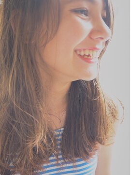 シェアーズ(shares) 外国人風カット×ゆるふわウェーブ