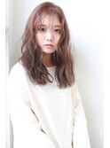 ラフなウェーブでおしゃれ感アップ。ナチュラルで可愛い印象に。