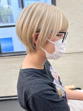 ヒート バイ アンカットラウンジ 渋谷(HEAT by UNCUT&LOUNGE) ショートヘア/ホワイトベージュ/ケアブリーチ/丸みショート