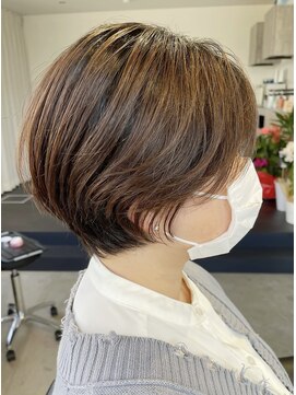 ユーリ(JUURI) ショートボブ(軽くアイロンでスタイリング)