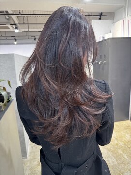 メリー オオサカ(Merly Osaka) 超オシャレで上品な後ろ姿！海外レイヤースタイル！