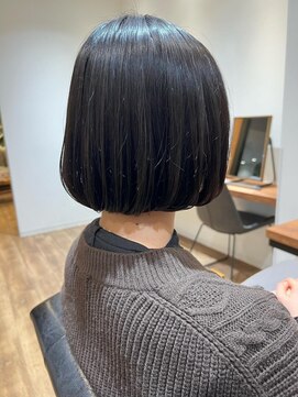 フルショウ アシヤ(FURUSHO ASHIYA) 乾かすだけでおさまる丸みボブ