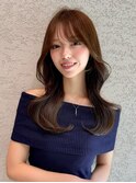 面とワンカール、透け感のバランスで韓国風ロングを旬に楽しむ