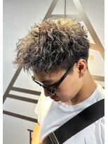メンズツーブロックショートツイストスパイキーパーマ