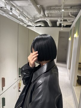 ムーム(Momb) ブリーチ無しダブルカラーで作るブルーブラック