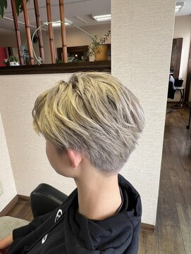 ヘアーズ はれるや(hair's) 奥行きショートハイトーンダブルカラー透明感ホワイトブロンド