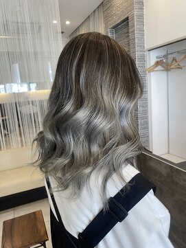 ジゼル 小倉(GiseL) シルバーバレイヤージュ【かじ】/ 小倉@kaji_de_experiences