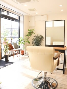 アイ(I.)の写真/当サロンでは、シャンプーやマッサージに力を入れております！フルフラットのシャンプー台で至福の時間を♪