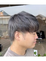 リット(lit.)&nbsp;グレー　　ブリーチ一回　　ツーブロック　シルバー