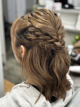 ハーフアップパーティーアレンジ