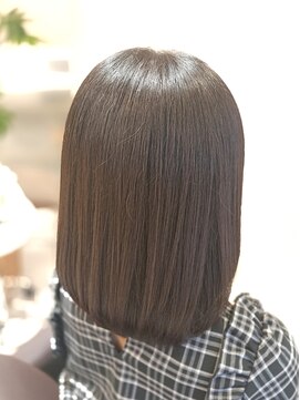 アンベリールフルー(EMBELLIR fleur) 肩ライン切りっぱなしボブカットスタイル